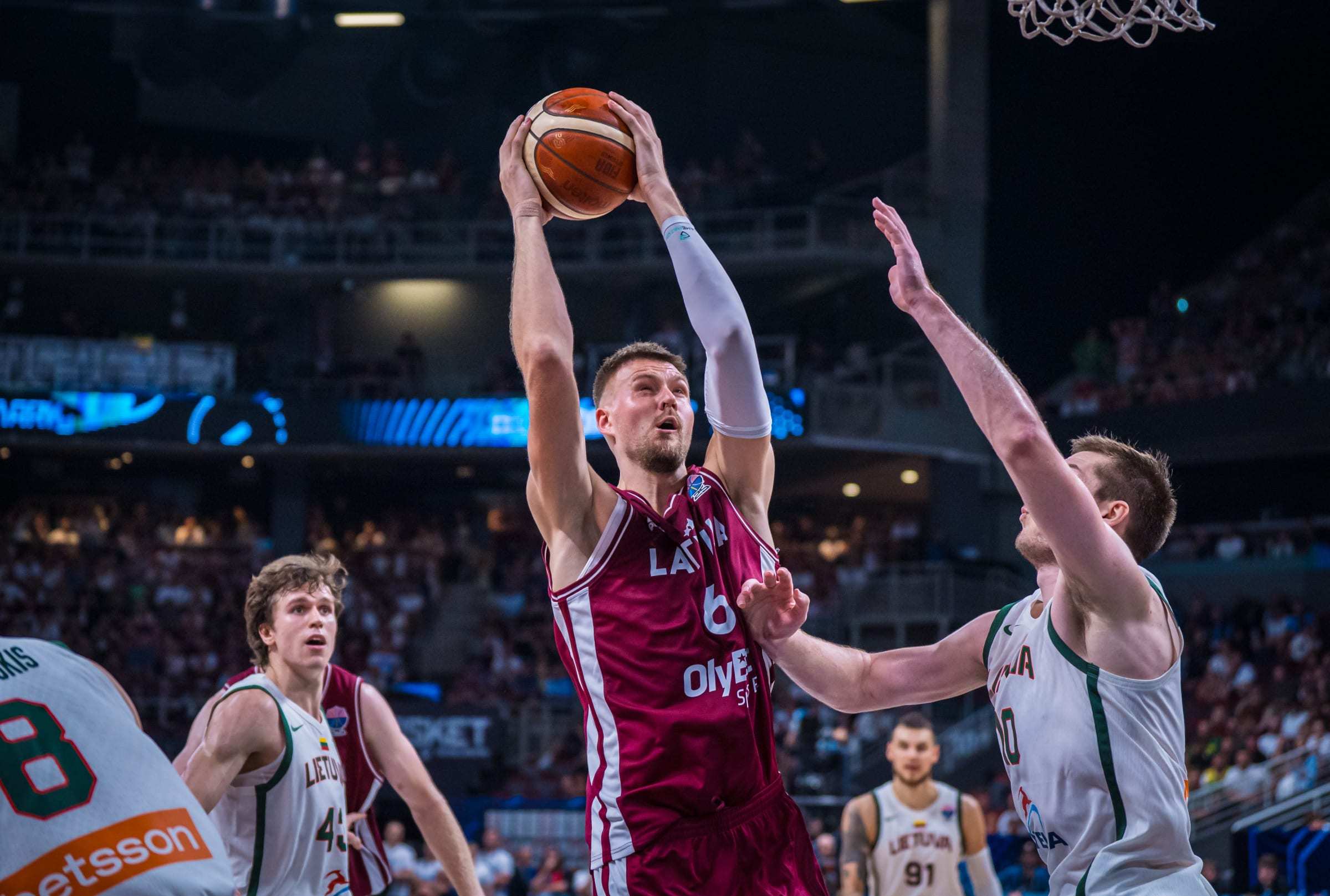 土耳其队在欧洲杯预选赛中击倒立陶宛