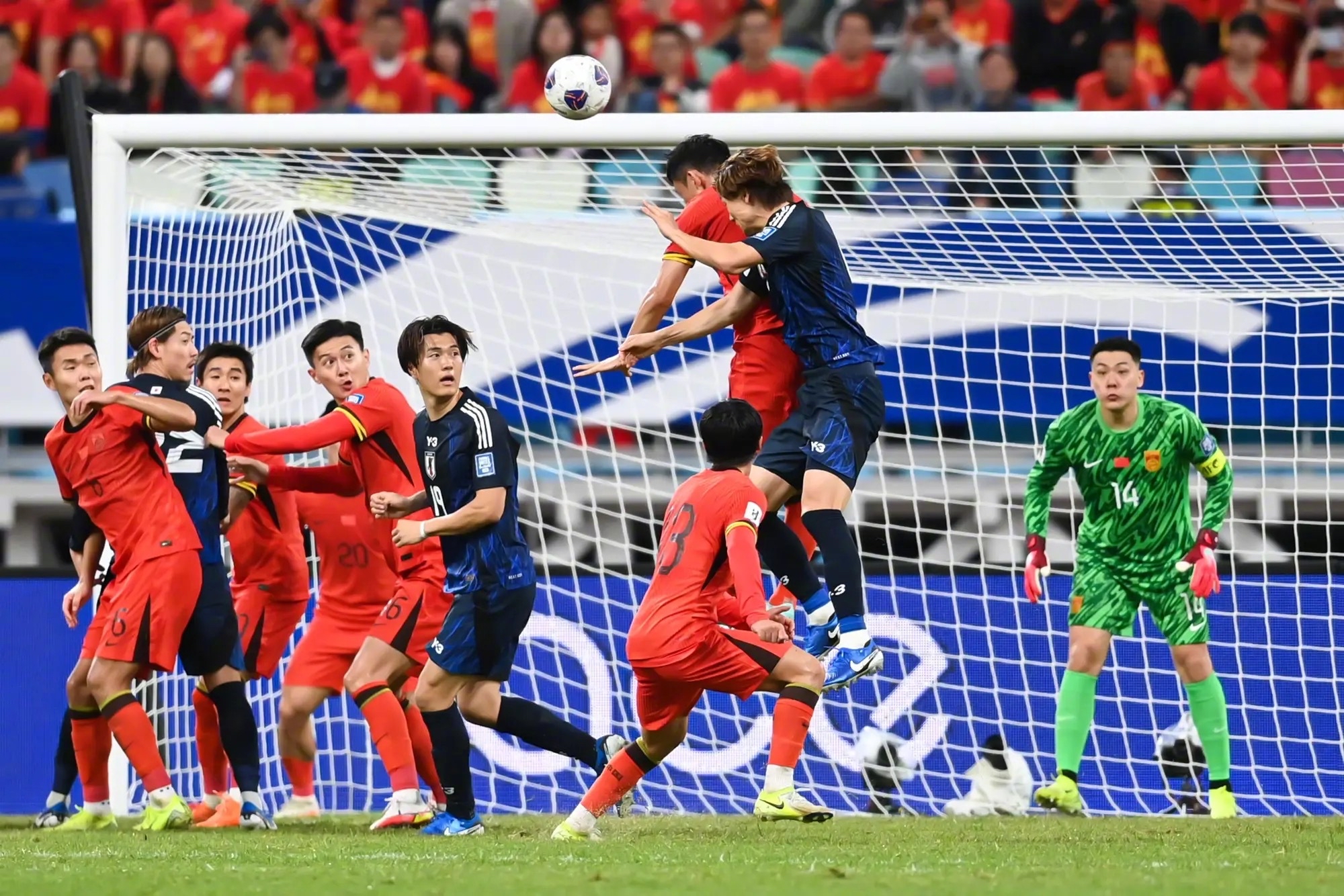 包含劲敌表现抢眼，全场尽展球技的词条