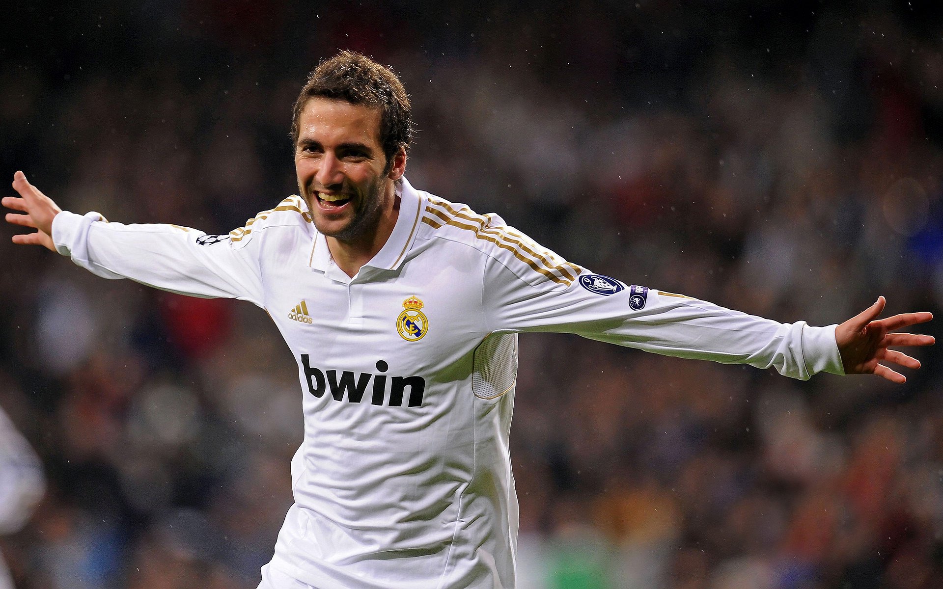 F1街道赛之夜，引擎轰鸣中的跨界交响，哈登完成生涯里程碑