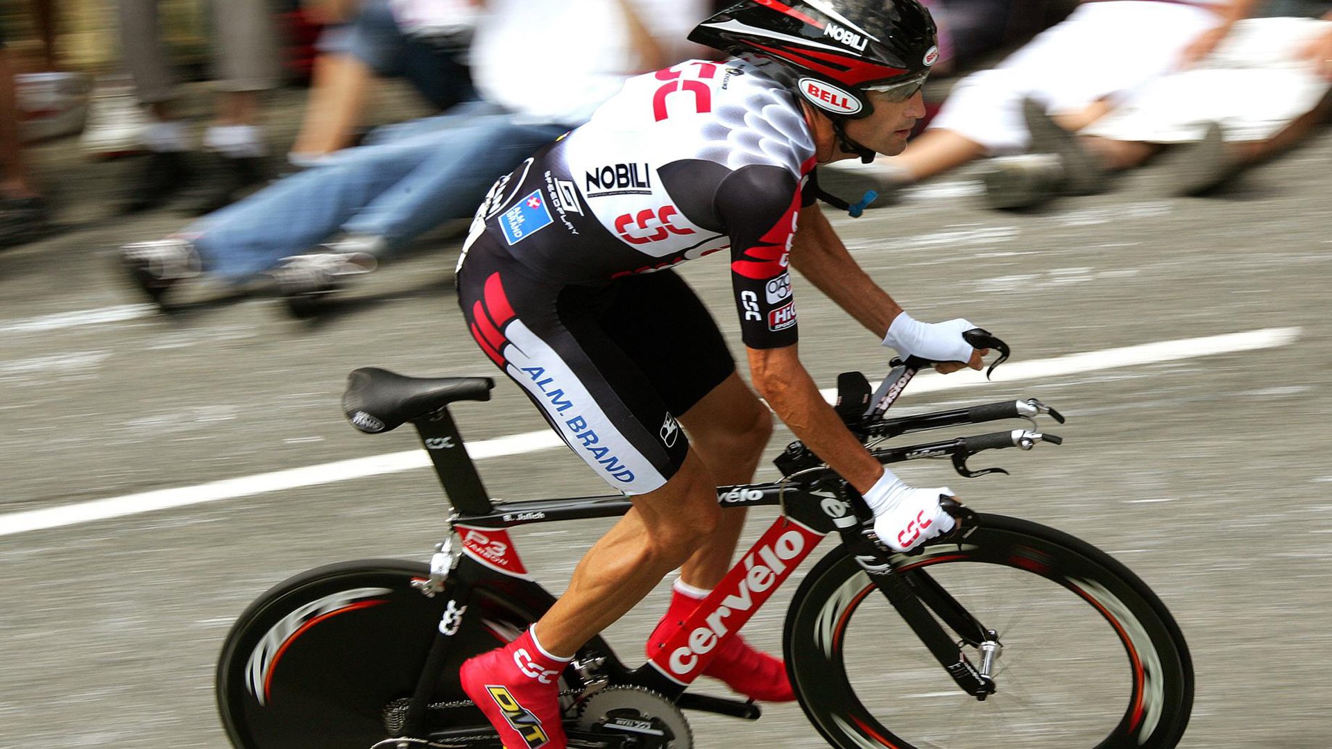 从红土到草地，阿尔卡拉斯如何以温网式统治力，在关键分上碾压法网传统智慧